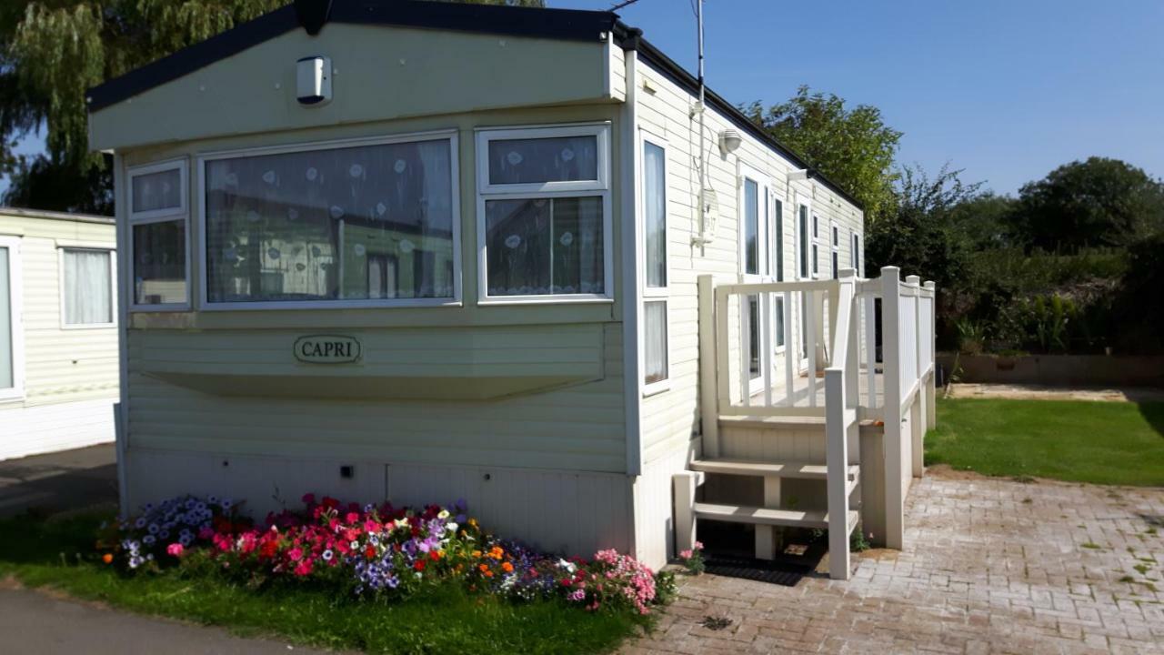 Caravan 8 Berth With Private Fishing Hotel Lincoln Bagian luar foto
