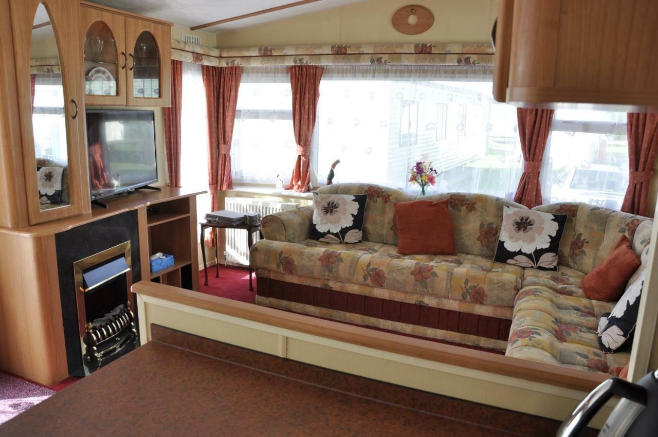 Caravan 8 Berth With Private Fishing Hotel Lincoln Bagian luar foto